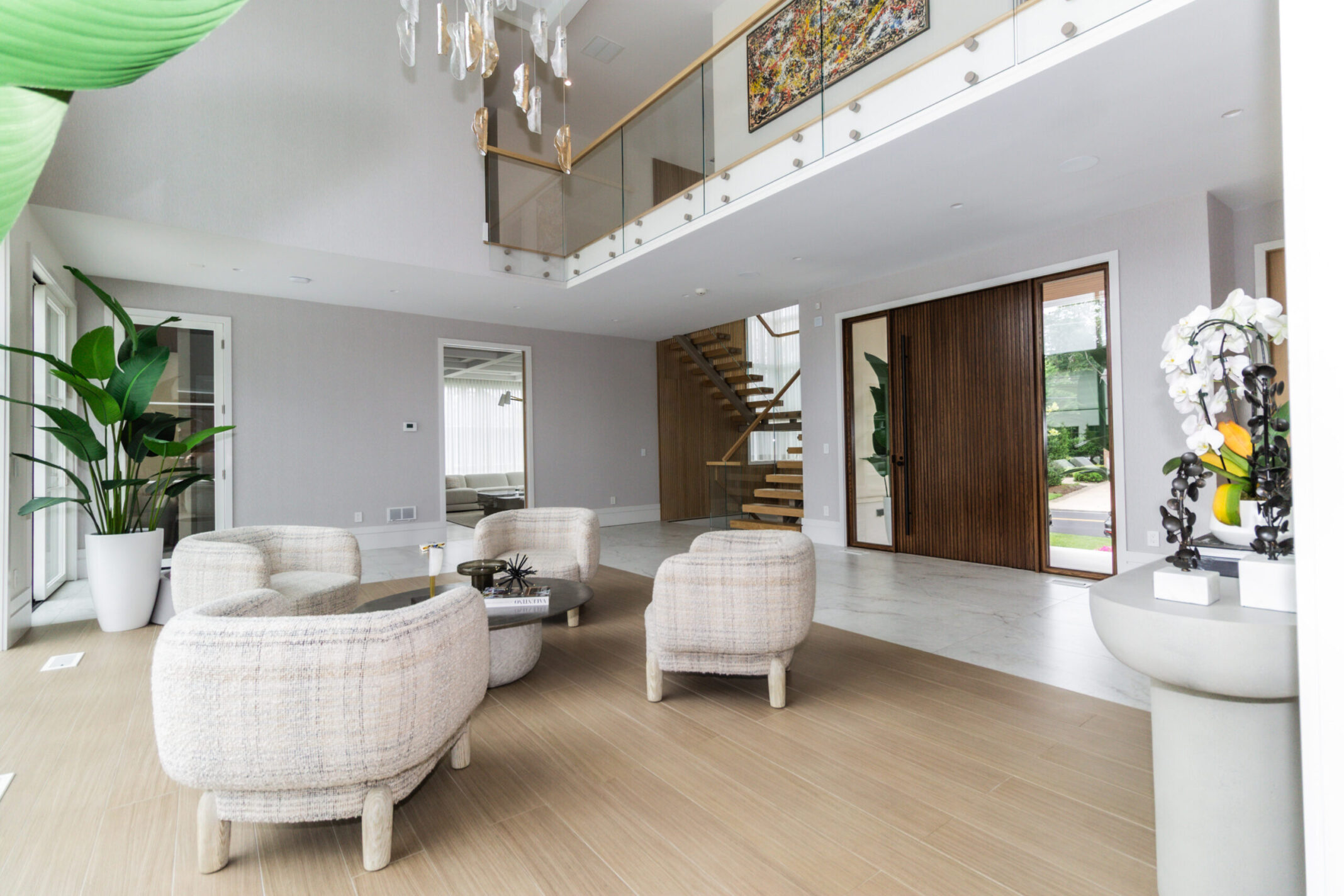91 W Palmer foyer